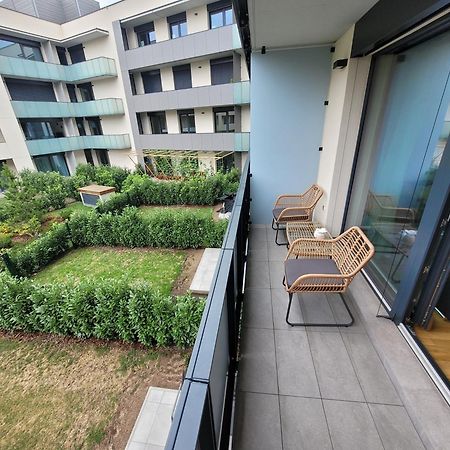 Newly Built Apartment With Balcony, Ac And Free Indoor Garage Prague Exterior photo