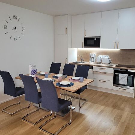 Newly Built Apartment With Balcony, Ac And Free Indoor Garage Prague Exterior photo