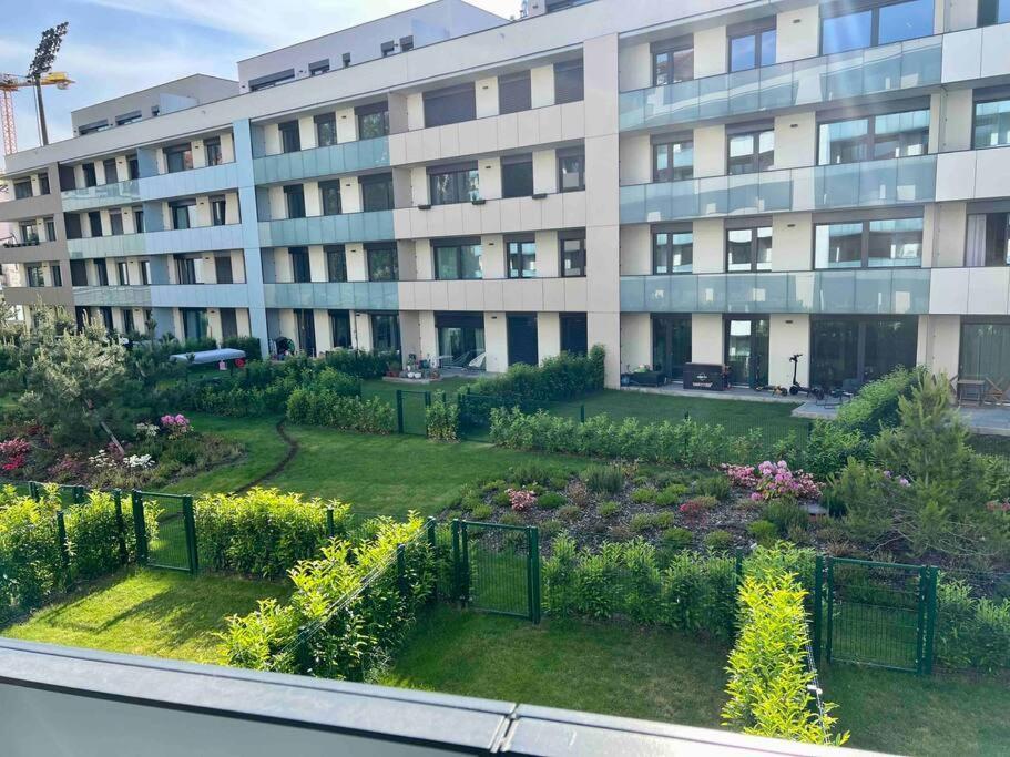 Newly Built Apartment With Balcony, Ac And Free Indoor Garage Prague Exterior photo