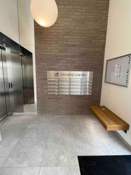 Newly Built Apartment With Balcony, Ac And Free Indoor Garage Prague Exterior photo