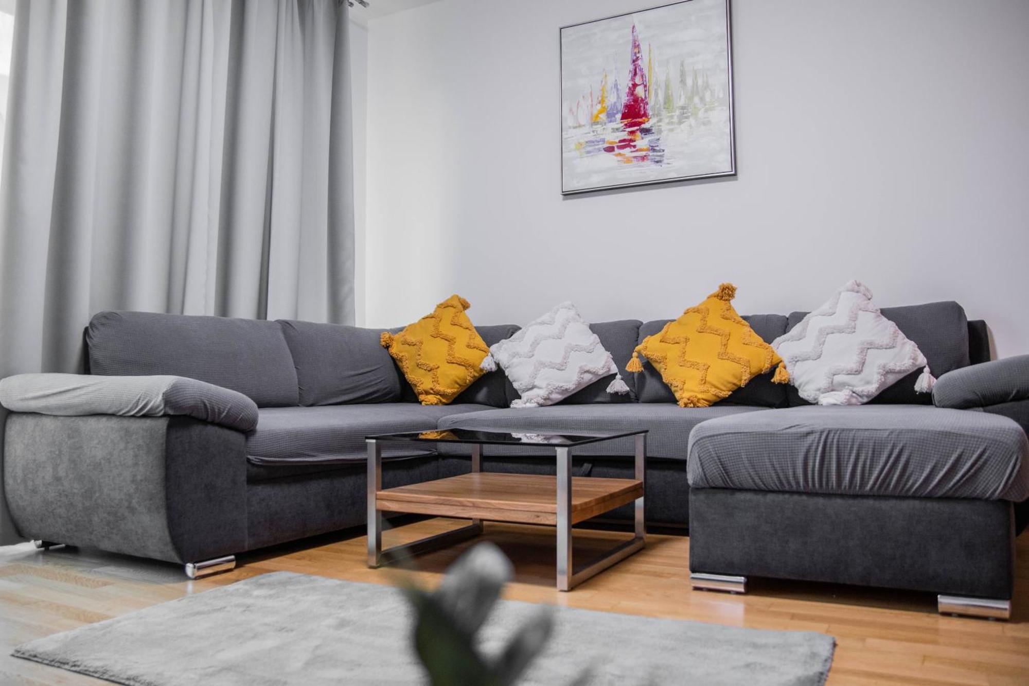 Newly Built Apartment With Balcony, Ac And Free Indoor Garage Prague Exterior photo