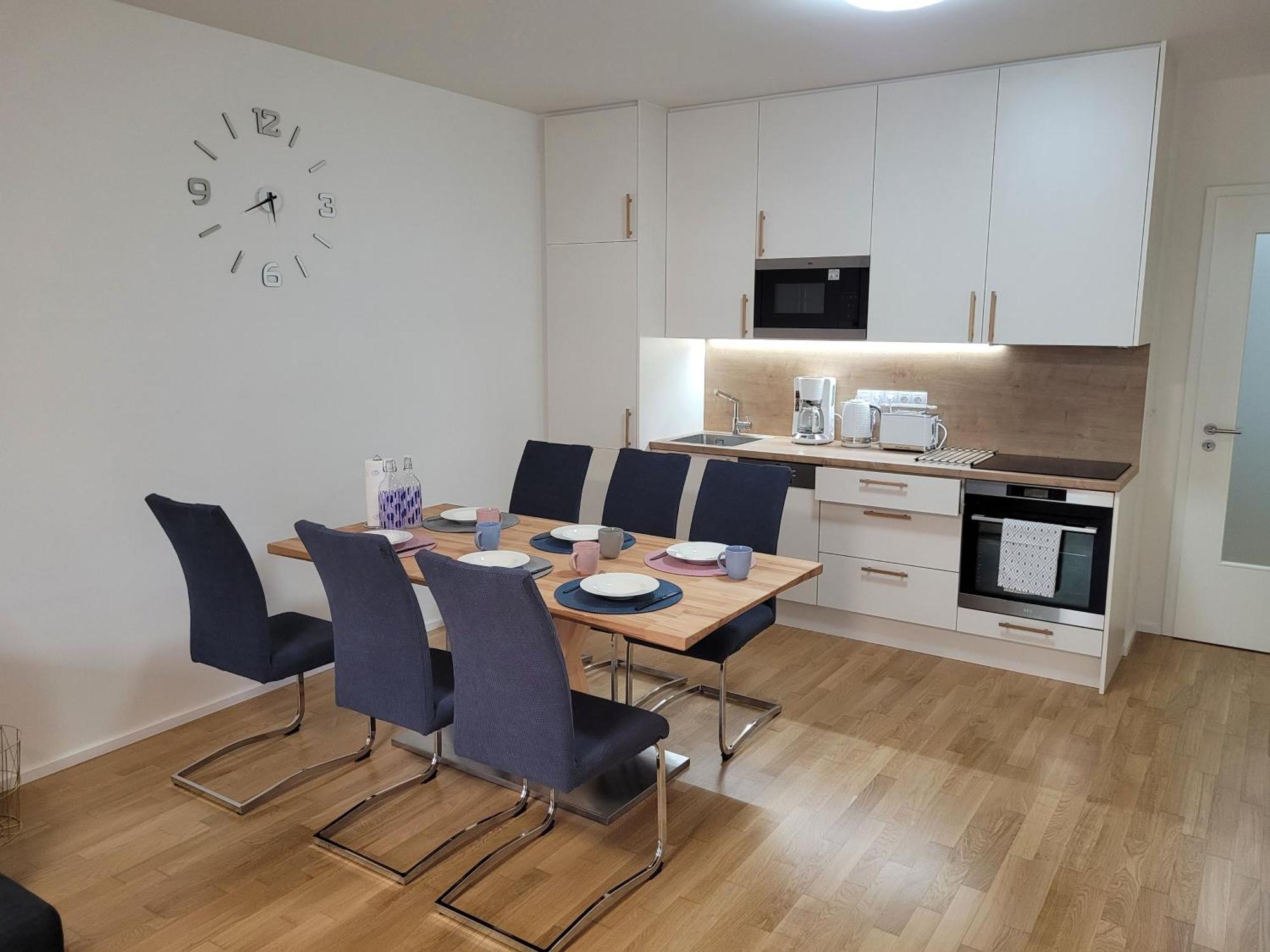 Newly Built Apartment With Balcony, Ac And Free Indoor Garage Prague Exterior photo